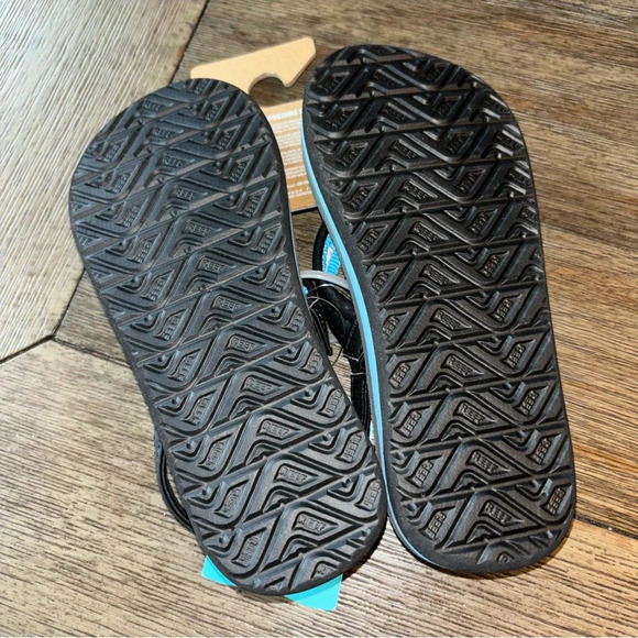 Reef Ahi Bolt Sandals - Picture 9 of 9